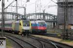 ES64 U2-017 & der Ru�land-Stier (1116 084) am 18.04.09 bei Mistwetter in M�nchen Hbf