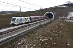 1116 130  frontrunner , hier mit REX 1942 bei der Ausfahrt aus dem Reiserbergtunnel zwischen Tullnerfeld und St.