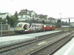 BB  Mozart Lok  1116 250-0 Taurus mit zwei offenen RHB Wagen auf Pendelfahrt zwischen Rorschach und Rorschach-Hafen bei einem Bahnhofsfest in Rorschach.27.08.06