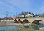 1116 130 mit EC 113 am 14.02.2015 auf der Saalachbrücke bei Freilassing.