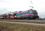 Die 1116 195 (Nightjet) mit einem Güterzug Richtung Salzburg bei Übersee am 24.02.2017