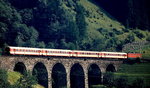 Eine unbekannte 1141 überquert im September 1979 auf ihrer Fahrt von Mallnitz nach Spittal-Millsättersee den Waldmanngraben-Viadukt.