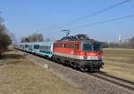 Die 1977 gebaute 1142 707 brachte am 13. März 2017 den EC 151  Emona  von Wien Hauptbahnhof nach Spielfeld-Straß, und wurde von mir bei Wildon fotografiert.

Im Hintergrund sind die Verbundkraftwerke Mellach zu sehen. 