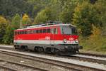 1142 687 ist am 26.09.2017 als Lokzug in Klaus unterwegs.
