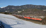 Bald ist es wieder soweit, das erste Tief bringt bereits Schneefall bis in die Täler...:) 

Die Blutorange 1142 682 war am 05. Feber 2017 zum Vorspanndienst am Semmering eingeteilt, hier vor der 1116 253 mit dem 49415 fotografiert auf der Apfelwiese in Eichberg. 