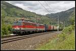 1142 707 + 1142 640 mit Güterzug bei Oberaich am 4.06.2020.