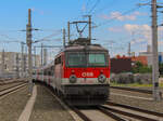 Graz. Die ÖBB 1142 683 verlässt hier am 07.07.2020 mit einer S-Bahn nach Spielfeld den Grazer Hauptbahnhof.
