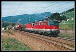 1142 552 + 1044 043 mit Güterzug bei Mürzzuschlag am 29.04.2003.