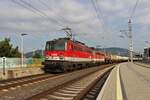 Außerplanmäßig fuhr der RID57703 am 17.8.2023 nicht nur bis Graz Vbf sondern bis nach Graz Ostbahnhof.
Die 1142 698 und die 1142 601 brachten den Zug von Stadlau Fbf und warten hier in Graz Don Bosco auf die Kreuzung mit einem Regionalzug und die Weiterfahrt.