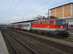 Die 1142 688 mit einem City Shuttle am 04.01.2008 in Passau Hbf.
