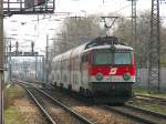 REX kurz nach der Durchfahrt in Wien Penzing Richtung Wien West, Tfz 1142 671 (4.4.2008)