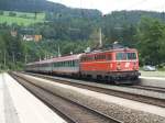 1142-572 mit Ic am 26.07.2008 im Bahnhof Breitenstein
