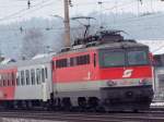 1142 593-1 schiebt R3064 aus dem Bhf.