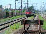 1142 567-5 nhert sich mit R3411 dem Bhf.Marchtrenk; 090525