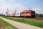 In der Gegenrichtung kam 1142 617-8 mit REX 3016 Linz Hbf. - Salzburg Hbf. daher,Pasching (sterreichurlaub 18.08.09)