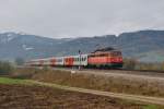1142 564 hat am 28.10.2010 mit dem R3940 gerade eben  den Bahnhof Kirchdorf an der Krems verlassen.