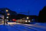 1142 671 mit REX 3431 in der Abenddmmerung des 09.02.2011 im Bahnhof Tauplitz.