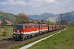 Das 1142-Tandem bestehend aus 1142.705 und 1172.707 befrdert einen Leerzug von Norden kommend nach Spielfeld. 18.4.11