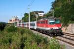 1142 593 ist vor der Kulisse des Stiftes Melk mit R 2074 von St.