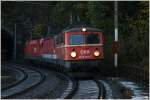 1142 566 + 1044 + 1116 mit Lokzug 89950 bei der Ausfahrt aus dem Kartnerkogel Tunnel nahe Semmering. 
18.10.2011