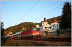 1142 616 fhrt mit dem abendlichen REX 2114  Silva Nortica  von Wien FJB nach Gmnd. Greifenstein, 22.10.11