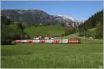 1142 567 schiebt R 3901 von Linz nach  Selzthal, aufgenommen nahe Windischgarsten. 10.5.2012