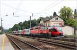 1142 564 mit R 7198 bei der planmigen berholung der S-Bahn 21040 im Bahnhof Kritzendorf; 6.6.12