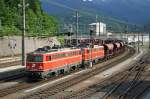 1142 674 und 1142 703 ziehen gemeinsam am 27.06.2005 einen Gterzug durch Bruck/Mur.