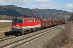 1142 694 zieht am 22.03.2013 einen Gterzug bei Fentsch - St.Lorenzen Richtung Sden.