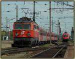 Wieder mal eine Lok der Reihe 1X42 mit Altlack: 1142 572 verlsst mit dem E 2408  Leiser Berge  (Wien Westbahnhof ber Wien Htteldorf, Wien Meidling nach Laa a.d.