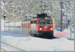 1142 696 mit einem Regionalzug bei der Einfahrt in den tiefverschneiten Bahnhof Breitenstein am 5.2.2005.