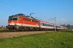 Am 09.10.2014 brachte die BR 1142 593 den REX 2110  Waldviertler Bote  von Wien nach Gmünd NÖ. Das Foto enttand kurz nach Zeiselmauer-Königstetten.