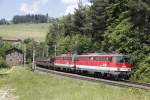 1142 554 + 1142 639 mit Militärgüterzug nahe Klamm-Schottwien am 12.06.2015.