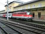 1142-644 begegnete mir am 28.02.07 vor einem CityShuttle im Bahnhof Salzburg