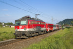 Am 18. Mai 2016 ist 1142 668 mit SB 4150 (Spielfeld-Straß - Graz Hbf) bei Klein Weitendorf unterwegs.
