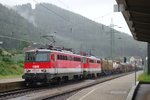 1142 625 + 1142... mit Güterzug in Kindberg am 9.08.2016.