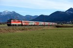 Am Bü Weisham wurde dann die Rückleistung M 79030 abgewartet. Sich verschlechterndes Wetter und eine Viertelstunde Verspätung stellten den Fotografen vor eine Geduldsprobe. Letztlich ist das Ergebnis aber verwertbar, die bestens gepflegte 1142.667 hat daran allerdings einen nicht unerheblichen Anteil (24. Dezember 2013).