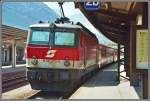 1144 272 schiebt im Juni 2005 einen Regionalzug von Rosenheim nach Innsbruck.