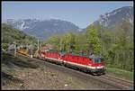 1144 251 + 1144 240 mit Güterzug bei Payerbach am 19.04.2018.