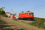 Ein seltener Gast im Wiener Raum,die  Nostalgie  1144.40 verlässt mit R-2251 den Busserltunnel bei Pfaffstätten. 17.8.18