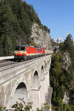  Schachbrett  1144.092+1142.618+1116 befahren mit GAG-42209 den Krausel-Klause-Viadukt mit dem Krausel Tunnel im Hintergrund bei Breitenstein. 4.10.18