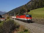 Die 1144 049 und die 1144 050 mit einem Schrottzug am 20.10.2018 unterwegs bei Wolf am Brenner.