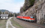 Ein besonderer Lokzug ist hier bei Gries am Brenner auf dem Weg Richtung Innsbruck.