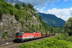 1144 050 + 1016 0xx mit einem Güterzug am 15.06.2011 bei Jenbach.