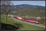 1144 245 + 1144 267 ziehen am 24.10.2019 einen Güterzug bei Eichberg Richtung Semmering.