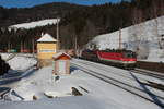 Die 1144 222 unterstützt am 21.1.2019 die GySEV 470 503 mit dem KGAG43404 über den Semmering hier im Bahnhof Breitenstein.