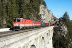 1144 062 war an der Spitze dieses Ganzzuges, welcher am 08.02.2020 auf dem Krauselklause-Viadukt in der Nähe vom Bahnhof Breitenstein fotografiert werden konnte.