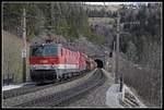 1116 256 + 1116 144 mit Güterzug beim Gamperltunnel am 4.03.2020.