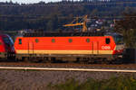 1144 092-4 ihren Güterzug bei Wolfurt.