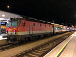 Um 5 Uhr Früh wartet 1144 099 mit REX 5361 auf Gleis 2 D-G auf die Abfahrt nach Innsbruck Hbf.